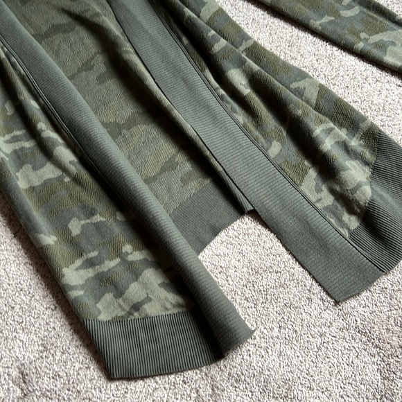 Women’s Camo Cardigam - S - Picture 2 of 6